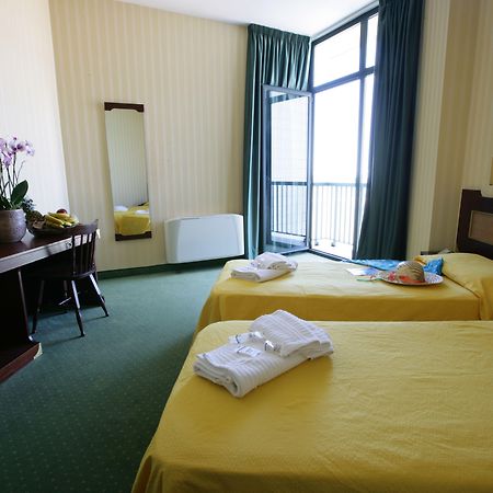 Club Esse Mediterraneo Montesilvano Marina Екстериор снимка