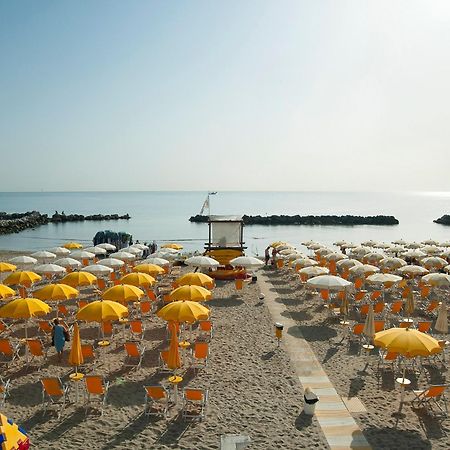 Club Esse Mediterraneo Montesilvano Marina Екстериор снимка