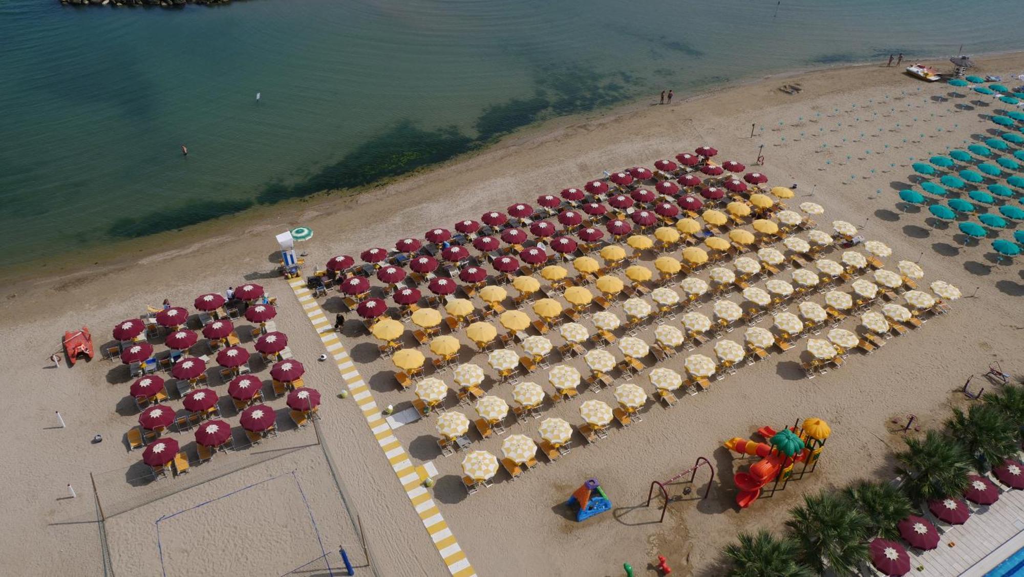 Club Esse Mediterraneo Montesilvano Marina Екстериор снимка