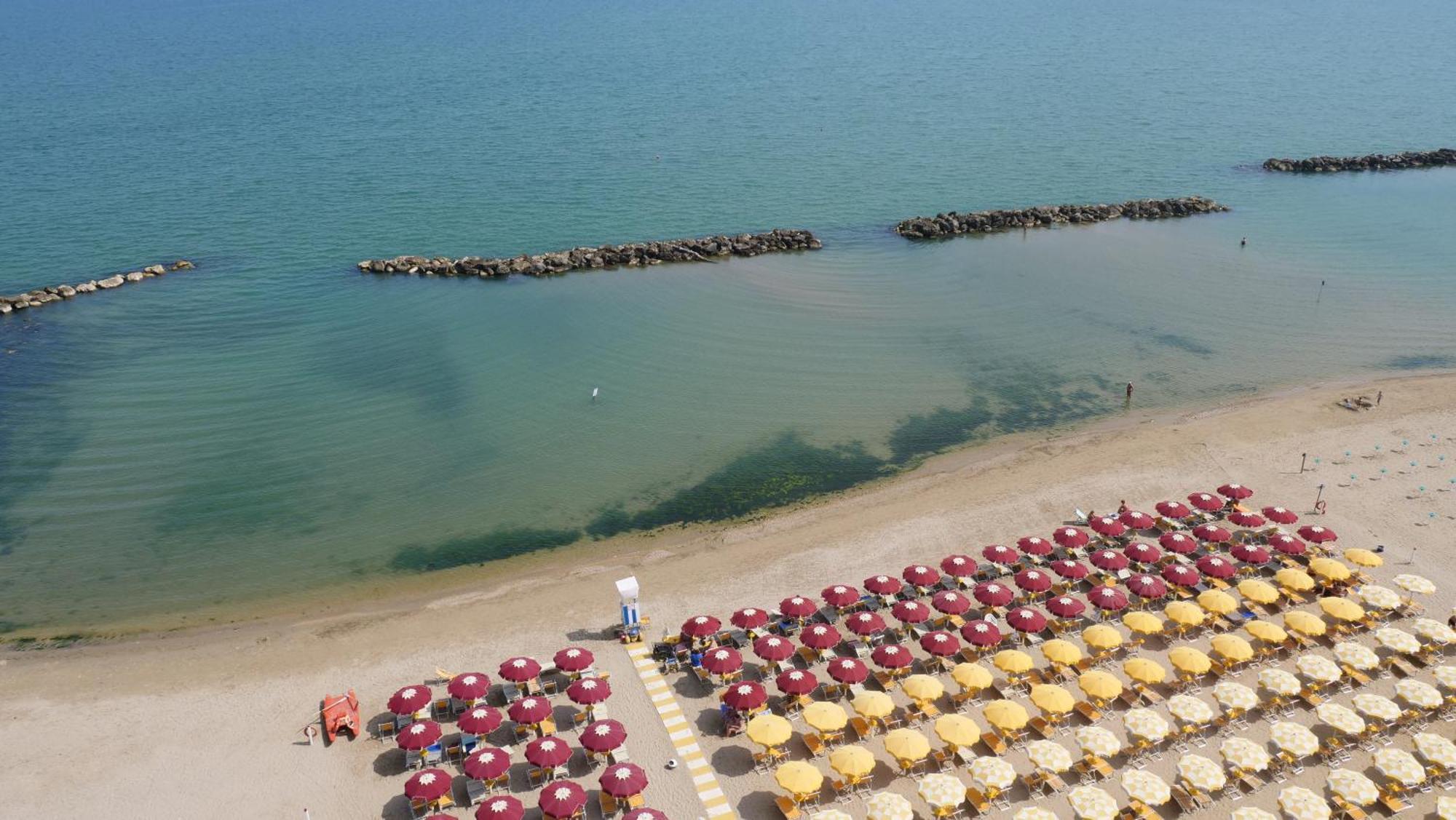 Club Esse Mediterraneo Montesilvano Marina Екстериор снимка
