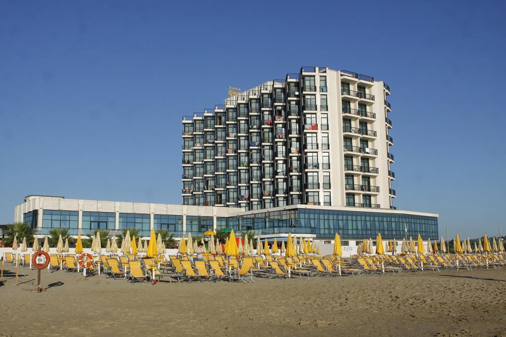 Club Esse Mediterraneo Montesilvano Marina Екстериор снимка