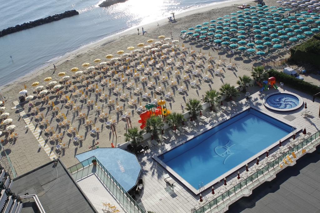 Club Esse Mediterraneo Montesilvano Marina Екстериор снимка