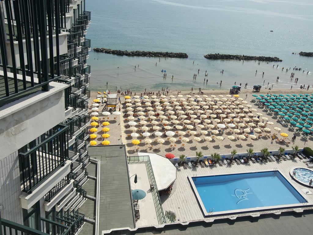 Club Esse Mediterraneo Montesilvano Marina Екстериор снимка