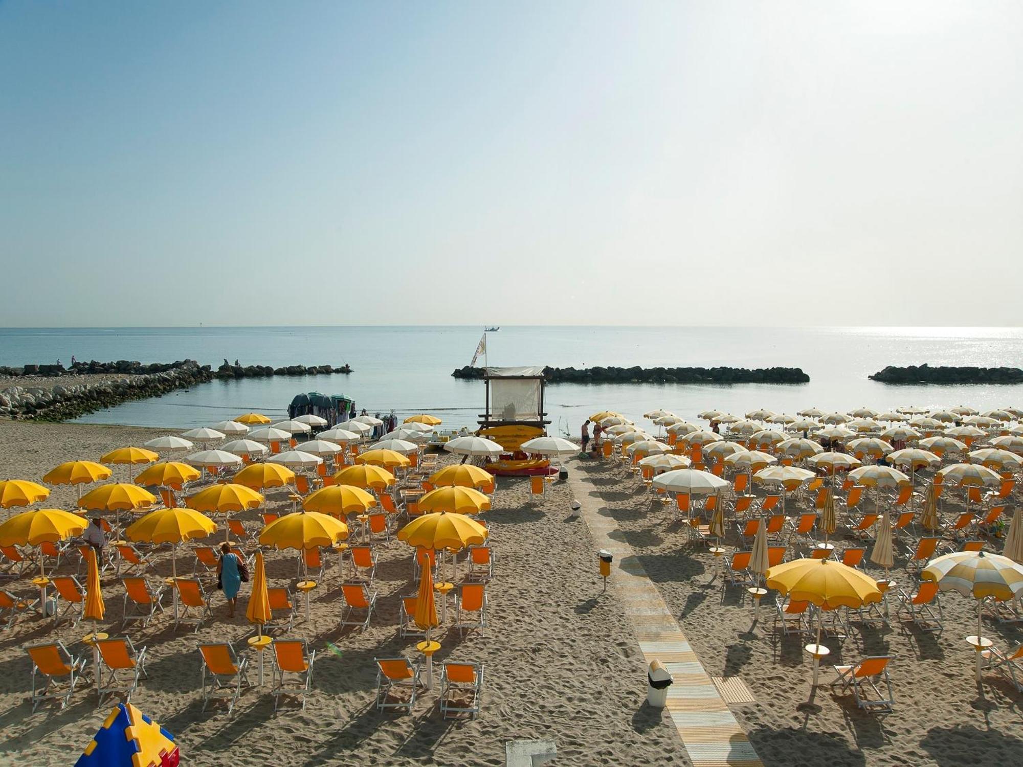 Club Esse Mediterraneo Montesilvano Marina Екстериор снимка