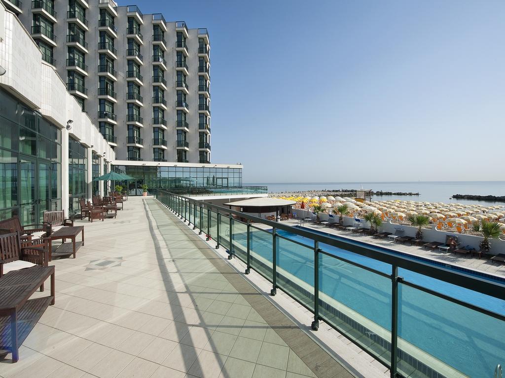 Club Esse Mediterraneo Montesilvano Marina Екстериор снимка